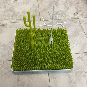 Modern Green and White Bottle Drying Rack